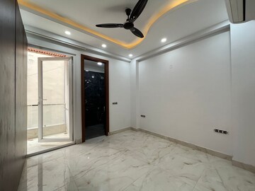 Bedroom in 3 BHK Builder Floor at Chattarpur – for Sale