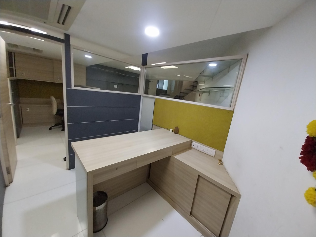 Resale Commercial Office Space 4900 Sq.Ft. in Dun Apartments, Tardeo