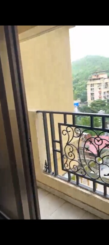 रेसिडेंशियल फ्लैट वर्ग फुट फॉर रेंट इन घोड़बंदर रोड थाने  7611439