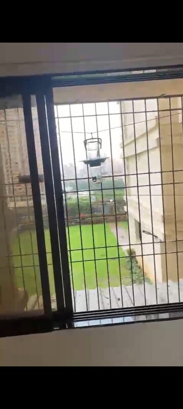 रेसिडेंशियल फ्लैट वर्ग फुट फॉर रेंट इन घोड़बंदर रोड थाने  7611439