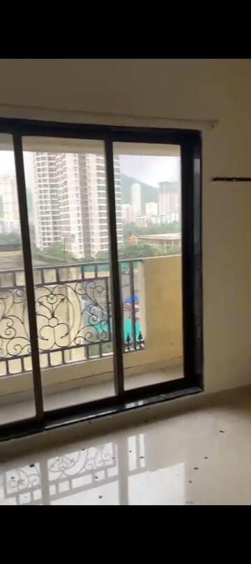 रेसिडेंशियल फ्लैट वर्ग फुट फॉर रेंट इन घोड़बंदर रोड थाने  7611439