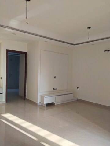 Room in 3 BHK Builder Floor at BPTP District Phase 2, Sector 84 – for Sale