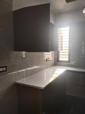 Kitchen in 3 BHK Builder Floor at BPTP District Phase 2, Sector 84 – for Sale