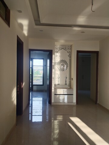 Building Lobby in 3 BHK Builder Floor at BPTP District Phase 2, Sector 84 – for Sale