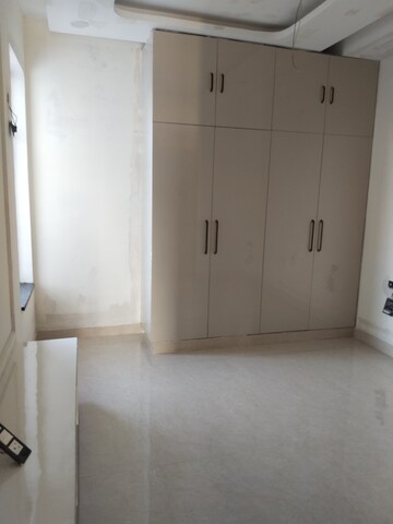 Building Lobby in 3 BHK Builder Floor at BPTP District Phase 2, Sector 84 – for Sale