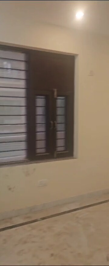 Room in 3 BHK Builder Floor at Bptp Park 81, Sector 81 – for Sale