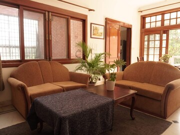 रेसिडेंशियल विला वर्ग फुट फॉर रेंट इन सेक्टर 27 गुड़गांव  7611840