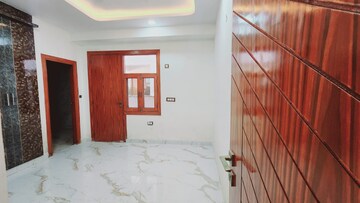 Room in 3 BHK Builder Floor at Sector 73 – for Sale