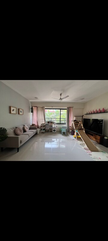 Master Bedroom in 3 BHK Apartment at Satguru Flying Carpet, Khar West – for Sale