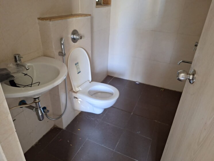Bathroom, lodha-casa-rio 1.5 Bedroom 900 Sq.Ft. Apartment In Dombivli East Thane 7612492