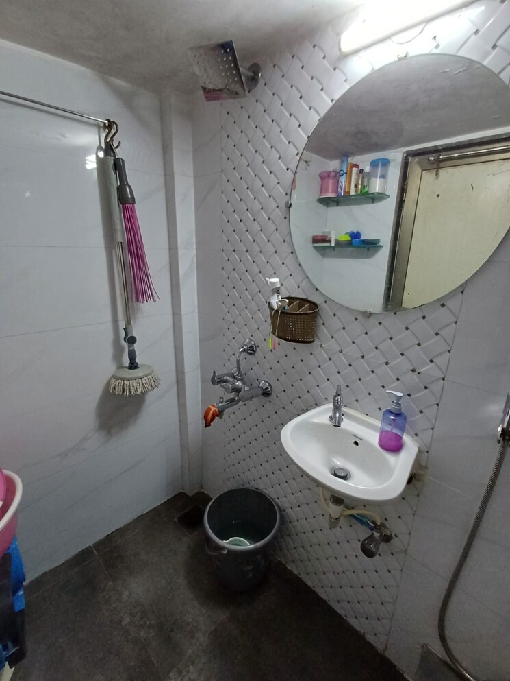 Bathroom, windsor-garden-enclave 2 Bedroom 900 Sq.Ft. Apartment In Vasant Vihar Thane 7612528