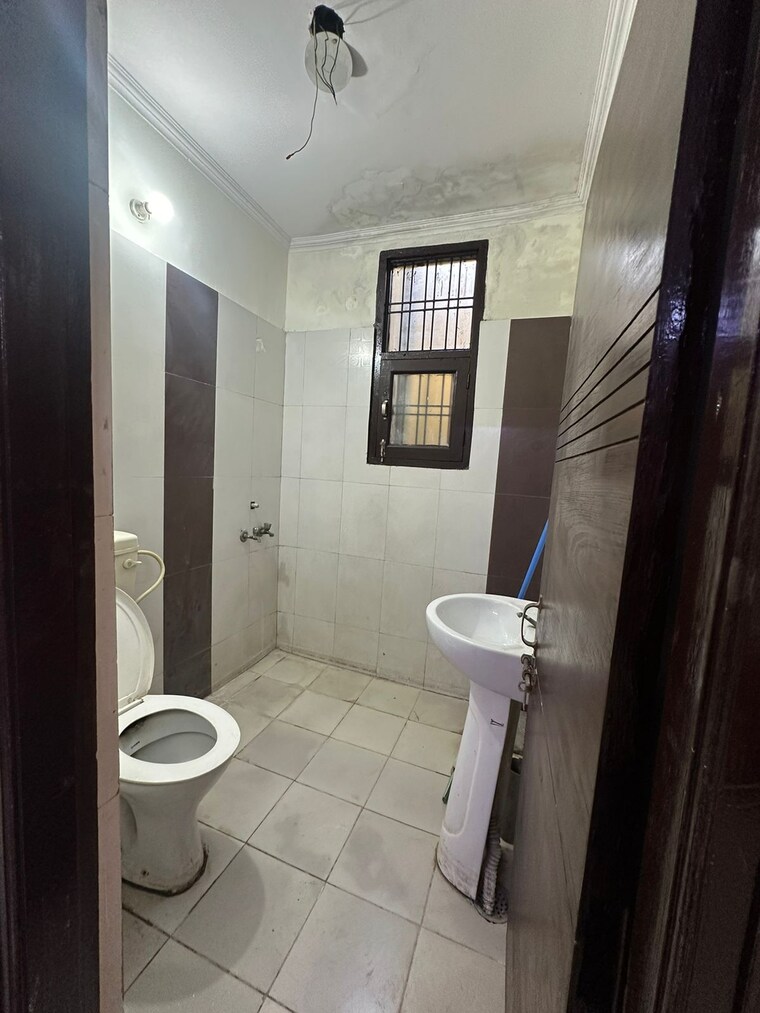 Bathroom, om-builder-floors 2 Bedroom 1350 Sq.Ft. Builder Floor In Green Fields Colony Faridabad 7612747