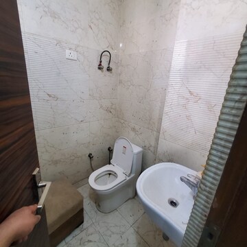 रेसिडेंशियल बिल्डर फ्लोर वर्ग यार्ड फॉर रेंट इन रामा पार्क दिल्ली  7612897