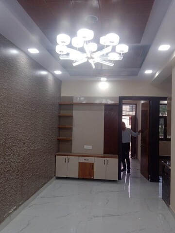 Room in 4 BHK Builder Floor at Vijay Nagar – for Sale