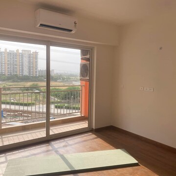 Room in 3 BHK Apartment at Shapoorji Pallonji Joyville Phase 2, Sector 102 – for Sale