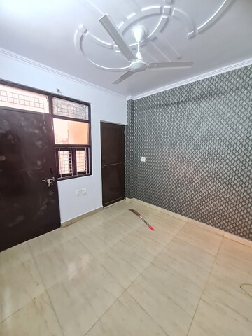 Room in 2 BHK Builder Floor at Dwarka Mor – for Sale
