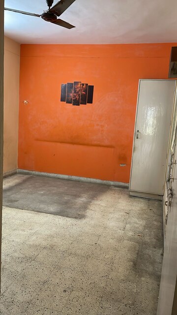 रेसिडेंशियल घर वर्ग फुट फॉर रेंट इन सेक्टर 12 नोएडा  7613402