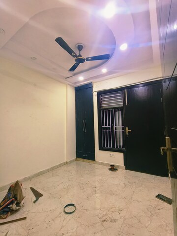 Room in 2 BHK Builder Floor at Dwarka Mor – for Rent
