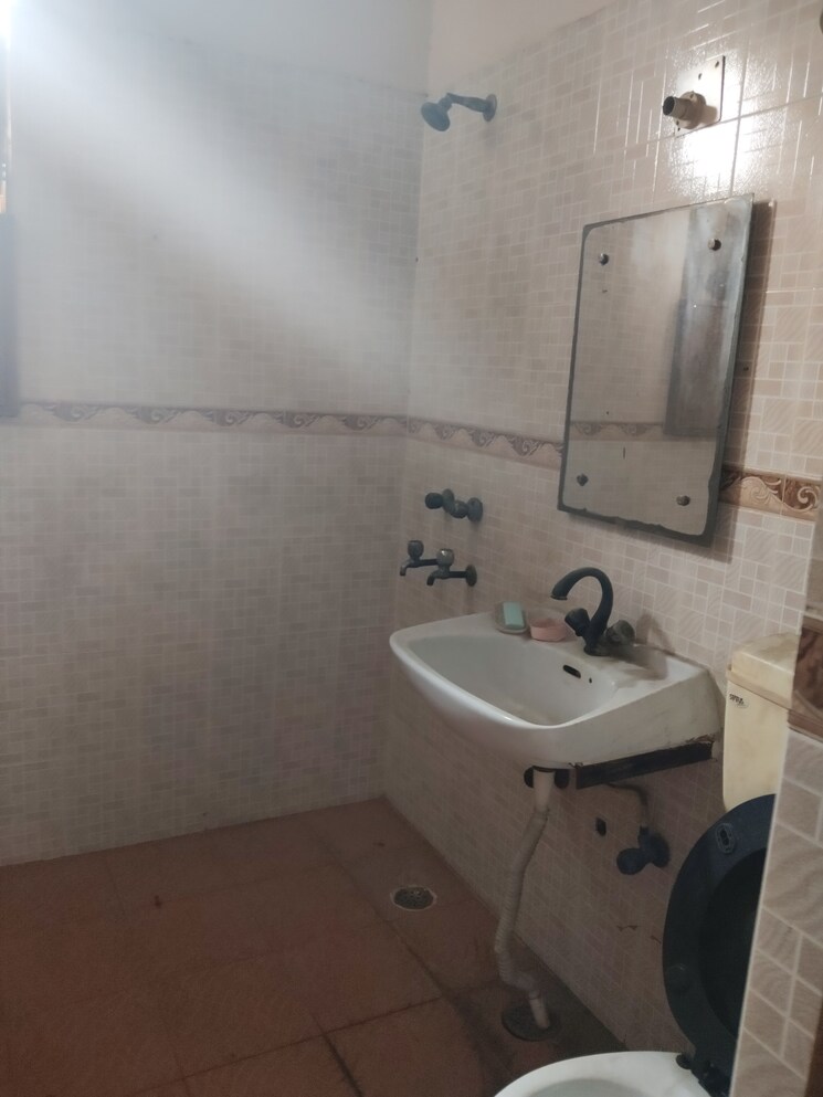 Bathroom, ip extension 3 Bedroom 1200 Sq.Ft. Apartment In Ip Extension Delhi 7614216