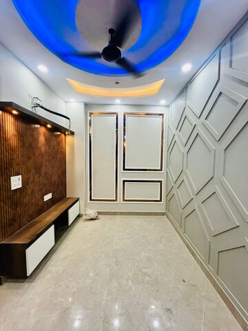Room in 2 BHK Apartment at Dwarka Mor – for Rent