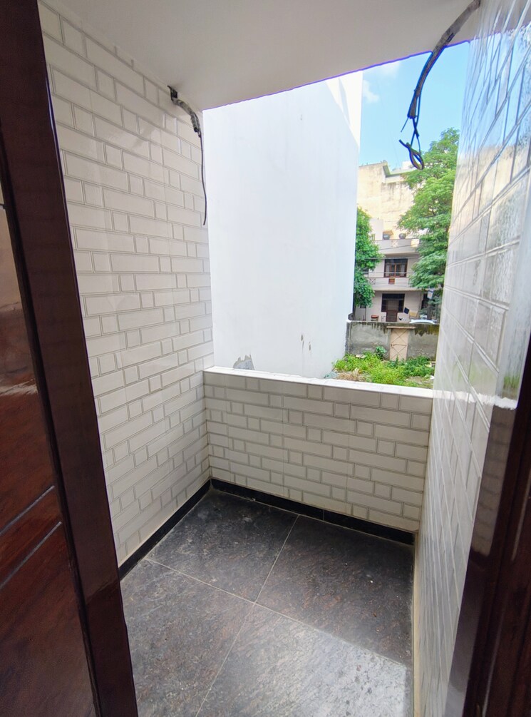 Bathroom, sadguru-garden-chs 2 Bedroom 950 Sq.Ft. Apartment In Ghodbunder Road Thane 7614239