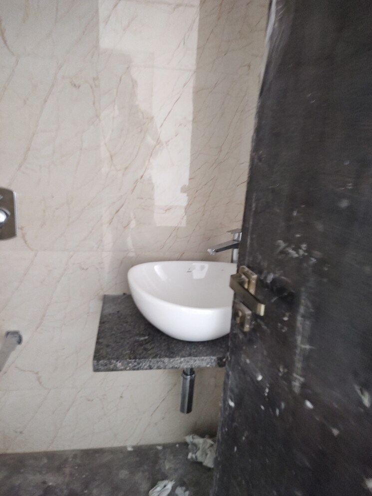 Bathroom, om-mayureshwar-chs 1 Bedroom 560 Sq.Ft. Apartment In Borivali West Mumbai 7614338