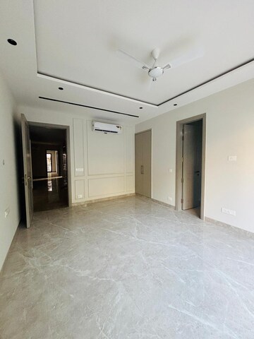 Room in 4 BHK Builder Floor at Sushant Lok 2, Sector 57 – for Sale