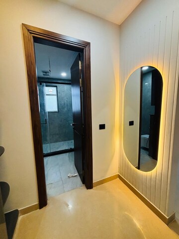 Building Lobby in 4 BHK Builder Floor at Sushant Lok 2, Sector 57 – for Sale