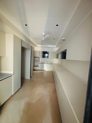 Building Lobby in 4 BHK Builder Floor at Sushant Lok 2, Sector 57 – for Sale