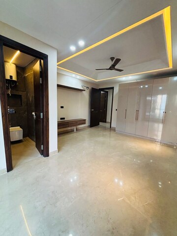 Room in 4 BHK Builder Floor at Sushant Lok 2, Sector 57 – for Sale