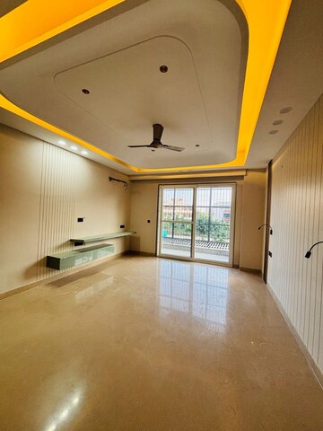 Room in 4 BHK Builder Floor at Sushant Lok 2, Sector 57 – for Sale