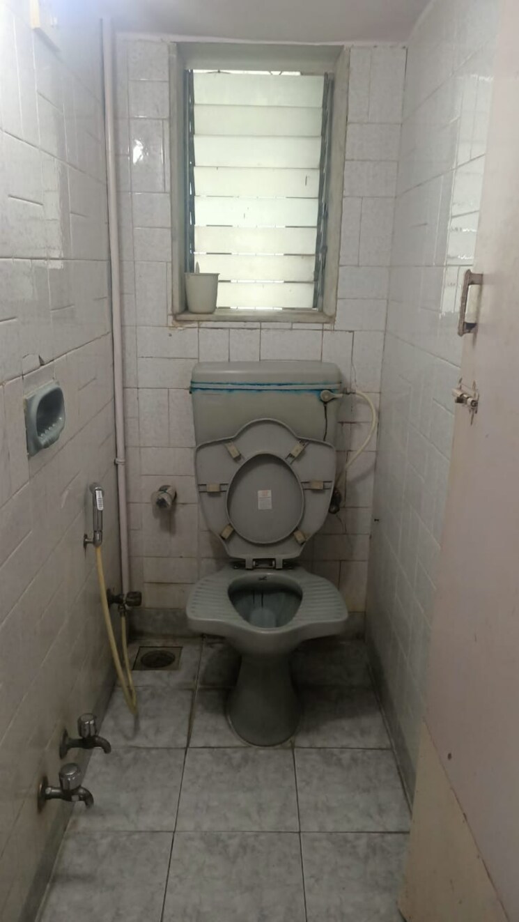 Bathroom, adarsh-nagar-chs-chembur 2 Bedroom 675 Sq.Ft. Apartment In Chembur Mumbai 7614942