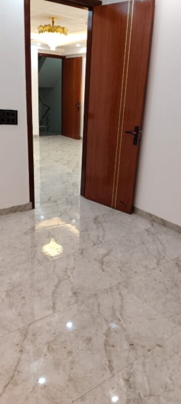 Room in 3 BHK Builder Floor at Chattarpur – for Sale