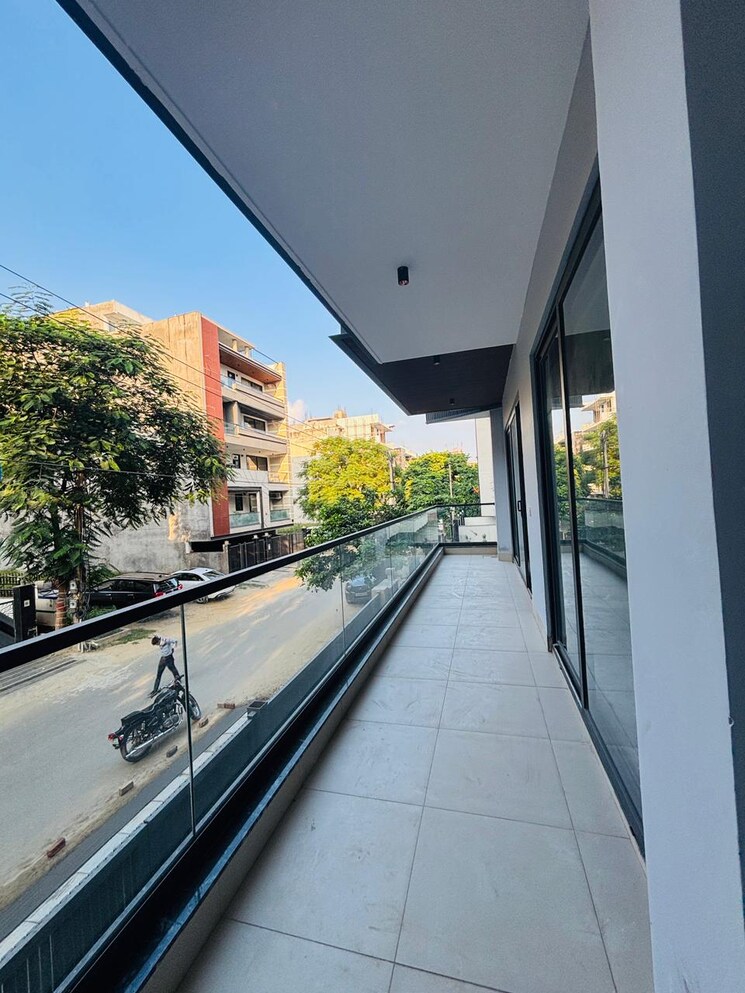 Balcony, sushant-lok-2 4 Bedroom 418 Sq.Yd. Builder Floor In Sector 57 Gurgaon 7615100