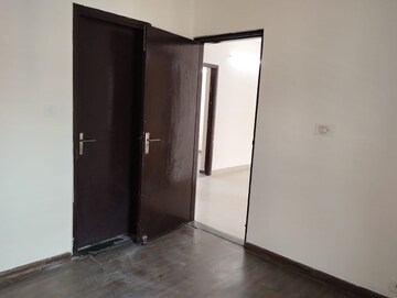 Room in 4 BHK Apartment at Sector 75 – for Sale