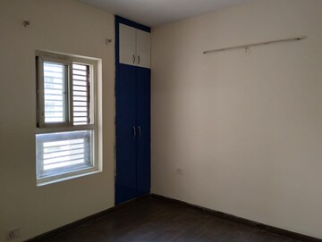 Room in 4 BHK Apartment at Sector 75 – for Sale