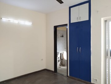 Room in 4 BHK Apartment at Sector 75 – for Sale