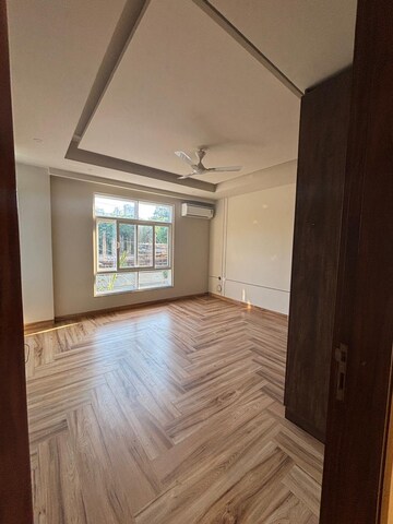 Room in 4 BHK Builder Floor at Sushant Lok 2, Sector 57 – for Sale