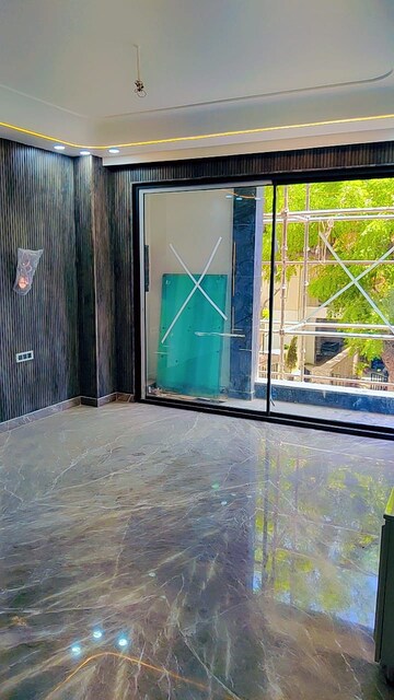 Room in 4 BHK Builder Floor at Sushant Lok 2, Sector 57 – for Sale