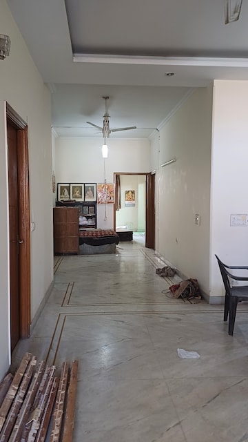 Furnished Amenities in 3 BHK Builder Floor at Chittaranjan Park – for Sale