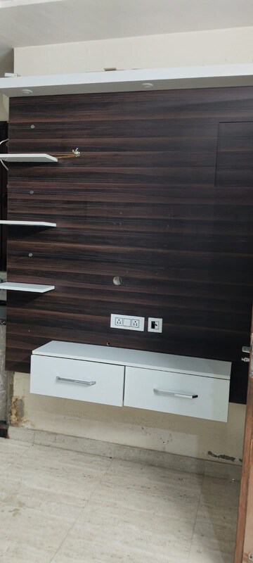 रेसिडेंशियल बिल्डर फ्लोर वर्ग फुट फॉर रेंट इन न्यू कालोनी गुड़गांव  7615837