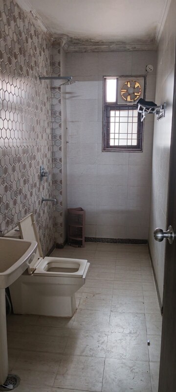 रेसिडेंशियल बिल्डर फ्लोर वर्ग फुट फॉर रेंट इन न्यू कालोनी गुड़गांव  7615837