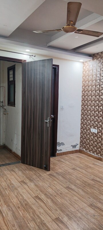 रेसिडेंशियल बिल्डर फ्लोर वर्ग फुट फॉर रेंट इन न्यू कालोनी गुड़गांव  7615837