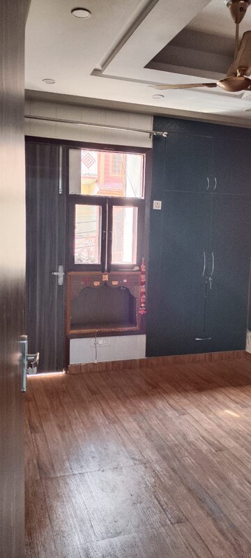 रेसिडेंशियल बिल्डर फ्लोर वर्ग फुट फॉर रेंट इन न्यू कालोनी गुड़गांव  7615837