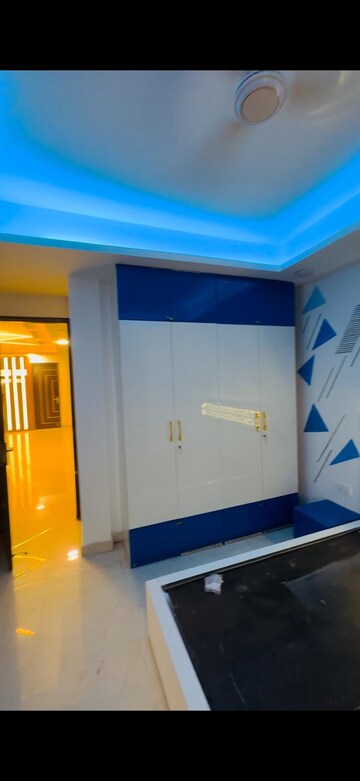 Building Lobby in 3 BHK Builder Floor at Krishna Colony – for Sale
