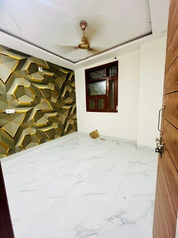 रेसिडेंशियल बिल्डर फ्लोर वर्ग फुट फॉर रेंट इन द्वारका मोर दिल्ली  7616664