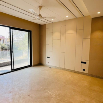 Room in 4 BHK Builder Floor at Sector 57 – for Sale
