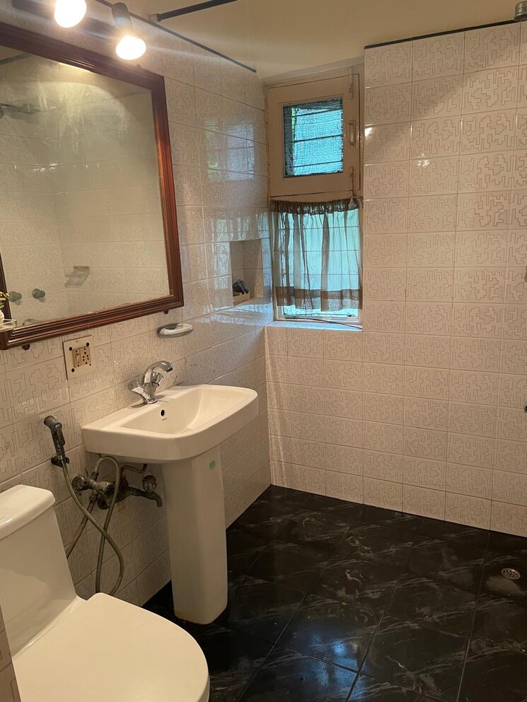 Bathroom, k-raheja-vihar 1 Bedroom 570 Sq.Ft. Apartment In Powai Mumbai 7618055