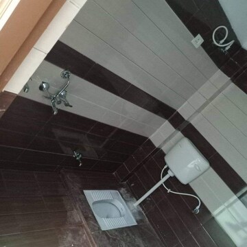 Attached Bathroom in 2 BHK Independent House at Gomti Nagar – for Sale