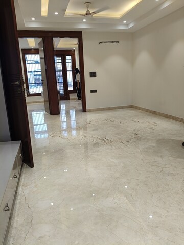 Room in 3 BHK Builder Floor at Anand Vihar – for Sale
